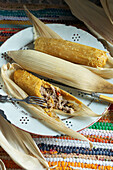 Tamales - Maisteig mit Hackfleischfüllung in Maisblättern