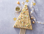 Christmas cake in the shape of a Christmas tree with vanilla mascarpone cream