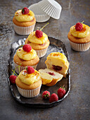Cupcakes with crème brûlée and raspberry filling