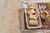 Sheet cake with quark, apricots and meringue topping
