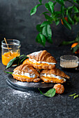 Croissants mit Clementinen-Curd und Baiser