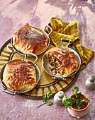 Marokkanische Hackfleisch-Pastilla mit Datteln, Safran und Ras el Hanout