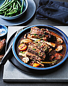 Burgundy-style beef ribs with green beans