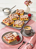 White Chocolate Blondies mit Johannisbeeren