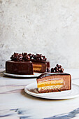 Speculoos cake with chocolate and caramel topping