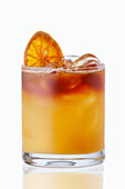 Zitrus-Cocktail mit Himbeeren und Orange