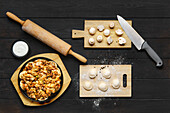 Prepare tortellini with meat and mushroom filling in the oven