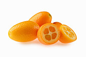 Whole and sliced kumquats