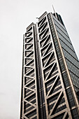 Blick von unten auf den Salesforce Tower, 110 Bishopsgate, auch bekannt als Heron Tower, London, England, UK