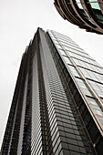 Blick von unten auf den Salesforce Tower, 110 Bishopsgate, auch bekannt als Heron Tower, London, England, UK