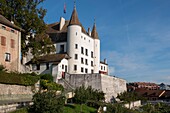 Schweiz, Kanton Waadt, Nyon, das Schloss und die Gärten dominieren die Stadt