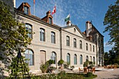 Schweiz, Kanton Waadt, Nyon, die Fassade des Schweizerischen Nationalmuseums von Prangins, das sich im Schloss befindet