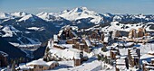 Frankreich, Haute Savoie, Chablais Massif, Skigebiet Portes du Soleil, Avoriaz, Panoramablick auf das Skigebiet und den Felsen von Enfer