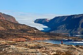 Grönland, Nordwestküste, Smith-Sund nördlich der Baffin-Bucht, Inglefield Land, Standort von Etah, heute verlassenes Inuit-Lager, das als Basis für mehrere Polarexpeditionen diente