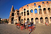 Italien, Latium, Rom, historisches Zentrum, von der UNESCO zum Weltkulturerbe erklärt, das Kolosseum ist das größte Amphitheater des Römischen Reiches, erbaut zwischen 70 und 80 n. Chr.