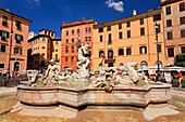 Italy, Lazio, Rome, UNESCO World Heritage Site, Piazza Navona, La Fontana del Nettuno (fountain of Neptune)