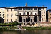 Italien, Toskana, Florenz, historisches Zentrum, das von der UNESCO zum Weltkulturerbe erklärt wurde, die Ufer des Arno, der Ruderclub Societa Canottieri Florenz