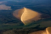 France, Gironde, Bassin d'Arcachon, La Teste de Buch, Pyla sur mer, Dune du Pilat, sandbank at low tide (aerial view)