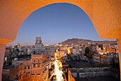 Jemen, Sana&#x2bd;a Gouvernement, Sanaa, Altstadt, von der UNESCO zum Weltkulturerbe erklärt, Abend