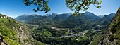 Italien, Aostatal, Panoramablick auf das Tal stromaufwärts von Aoste seit dem Aussichtsturm von Saint Nicolas