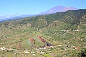 Spanien, Kanarische Inseln, Teneriffa, Provinz Santa Cruz de Tenerife, Buenavista del Norte mit Vulkan Teide