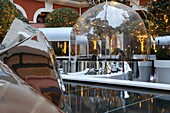 Frankreich, Paris, Royal Monceau Hotel, Eisschollen mit ephemerem Design auf der Terrasse des Royal Monceau