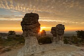 Frankreich, Alpes de Haute Provence, Felsen von Mourres, Forcalquier, Regionaler Naturpark Luberon