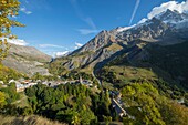 Frankreich, Hautes Alpes, Das massive Grab von Oisans, das Dorf am Fuße der Meije und seine Täler