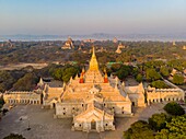Myanmar (Burma), Region Mandalay, buddhistische archäologische Stätte von Bagan, von der UNESCO zum Weltkulturerbe erklärt, Ananda pahto Tempel (Luftaufnahme)