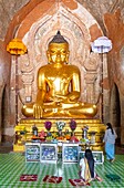 Myanmar (Burma), Region Mandalay, Bagan, buddhistische archäologische Stätte, die von der UNESCO zum Weltkulturerbe erklärt wurde, Innenraum des Htilominlo-Tempels