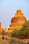Myanmar (Burma), Mandalay region, Buddhist archaeological site of Bagan, group of temples of Lemyethna