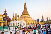 Myanmar (Burma), Yangon, Shwedagon Pagoda