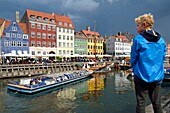 Denmark, Zealand, Copenhagen, Nyhavn (new harbour), colourful facades of the Nyhavn wharf