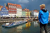 Dänemark, Seeland, Kopenhagen, Nyhavn (neuer Hafen), bunte Fassaden des Nyhavn-Kais