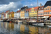 Dänemark, Seeland, Kopenhagen, Nyhavn (neuer Hafen), bunte Fassaden des Nyhavn-Kais