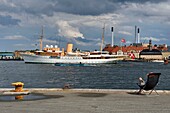 Denmark, Zealand, Copenhagen, port of Copenhagen, le yacht royal KDM Dannebrog, the Holmen Naval Base and Nyholm Central Guardhouse in the background