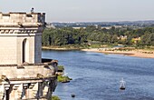Frankreich, Indre et Loire, Loiretal als UNESCO-Welterbe, Amboise, Schloss Amboise und Loirevon der Terrasse aus