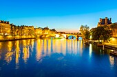 France, Paris, area listed as World Heritage by UNESCO, the Seine embankment, the Saint Louis island and the Louvre museum