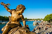 Frankreich, Paris, Gebiet, das zum UNESCO-Welterbe gehört, Seine-Ufer, die Neuen Ufer von der Brücke Alexandre III