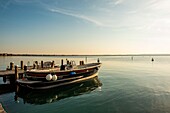 Italy, Lombardy, Lake Garda, Sirmione, pleasure boat