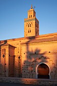 Marokko, Hoher Atlas, Marrakesch, Reichsstadt, Medina, von der UNESCO zum Weltkulturerbe erklärt, die Koutoubia-Moschee und ihr Minarett