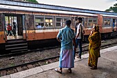 Sri Lanka, Westprovinz, Negombo, am Bahnhof