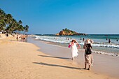 Sri Lanka, Südprovinz, Mirissa, Strand von Mirissa und Parrot Rock