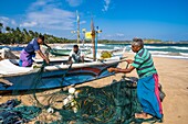 Sri Lanka, Südprovinz, Talalla Strand, Fischer