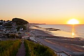 Frankreich, Normandie, Seine Maritime, Pays de Caux, Cote d'Albatre, Veules les Roses, Die schönsten Dörfer Frankreichs, der Strand und die Klippen