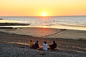 Frankreich, Normandie, Seine Maritime, Pays de Caux, Cote d'Albatre, Veules les Roses, Die schönsten Dörfer Frankreichs, der Strand und die Klippen