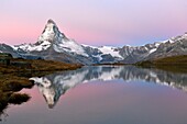 Switzerland, canton of Valais, Zermatt, the Matterhorn (4478m) from Lake Stellisee