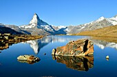 Switzerland, canton of Valais, Zermatt, the Matterhorn (4478m) from Lake Stellisee
