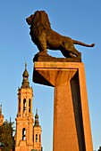 Spain, Aragon Region, Zaragoza Province, Zaragoza, Basilica de Nuestra Senora de Pilar and the Puente de Piedra on the Ebro River