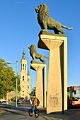 Spanien, Region Aragonien, Provinz Zaragoza, Zaragoza, Basilica de Nuestra Senora de Pilar und die Puente de Piedra am Ebro